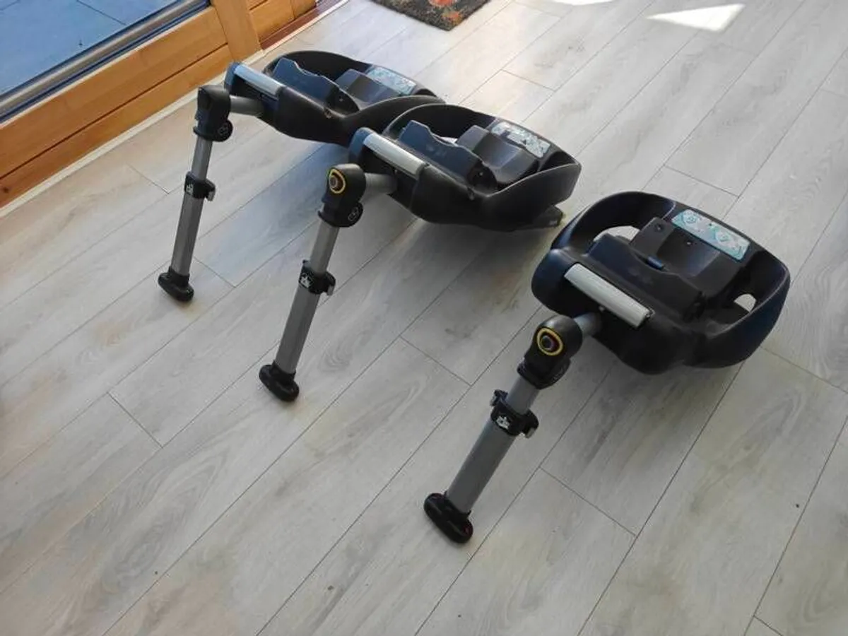 Baby car seat bases Maxi-cosi x3 - Image 1