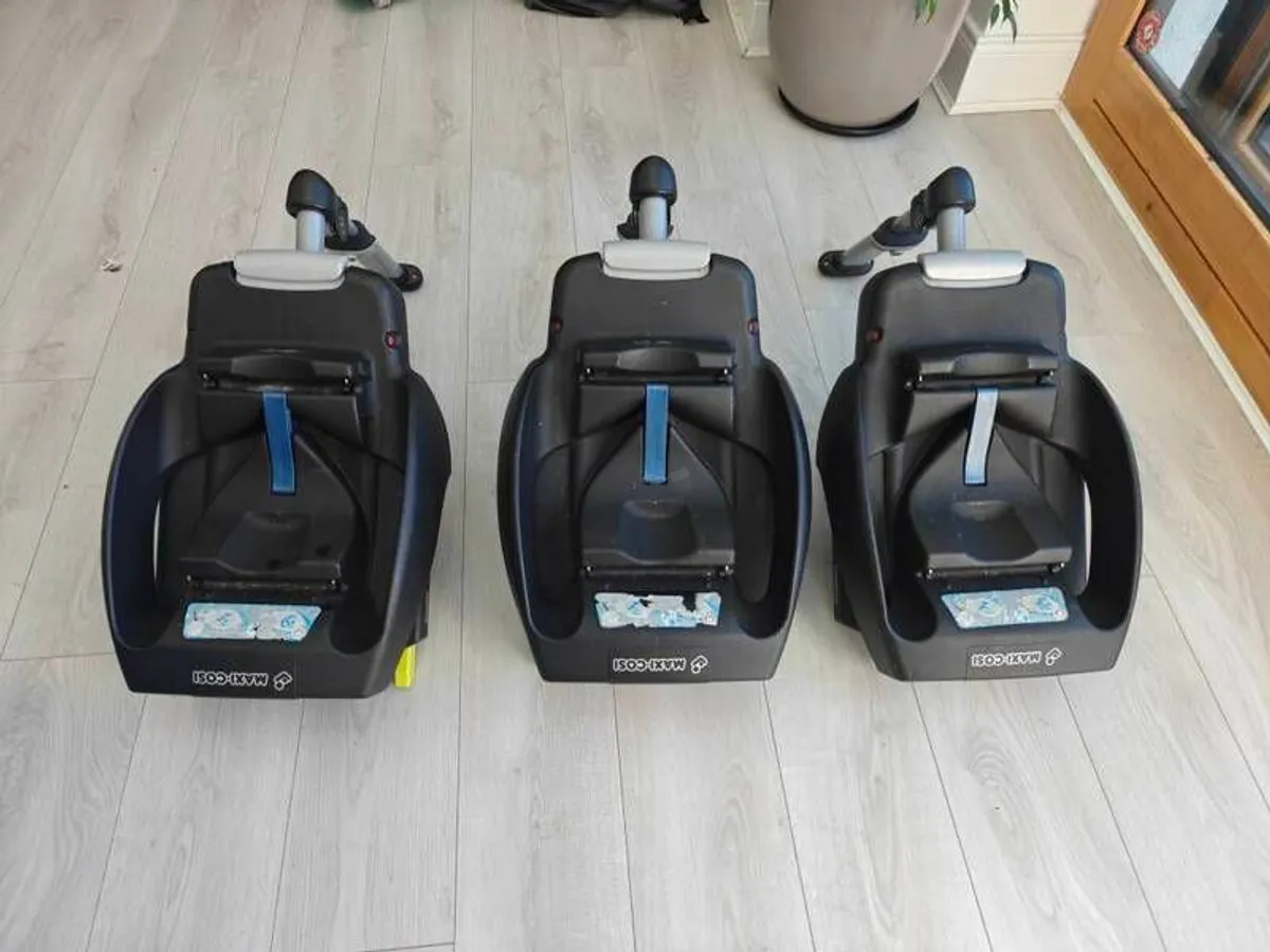 Baby car seat bases Maxi-cosi x3 - Image 2