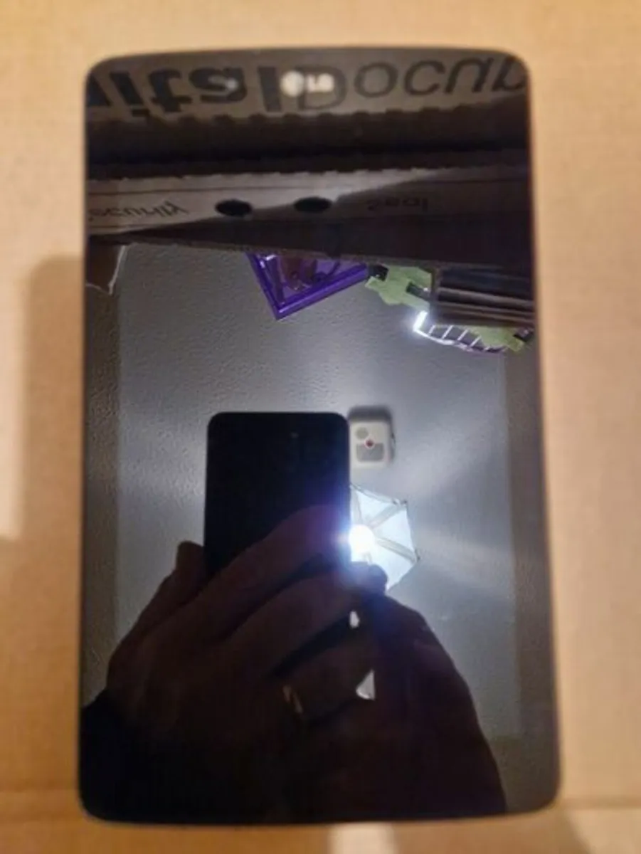 LG  7 inch Tablet, 8GB in very good condition - Image 2