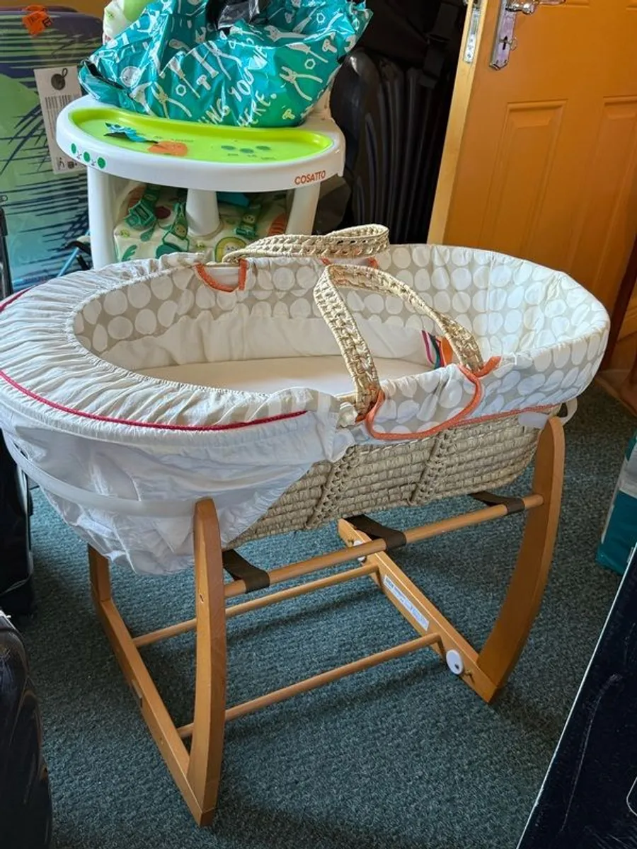 Cosatto 3 Sixti Highchair, Superfoods & Mamas & Papas luxury Moses basket with stand that rocks - Image 4