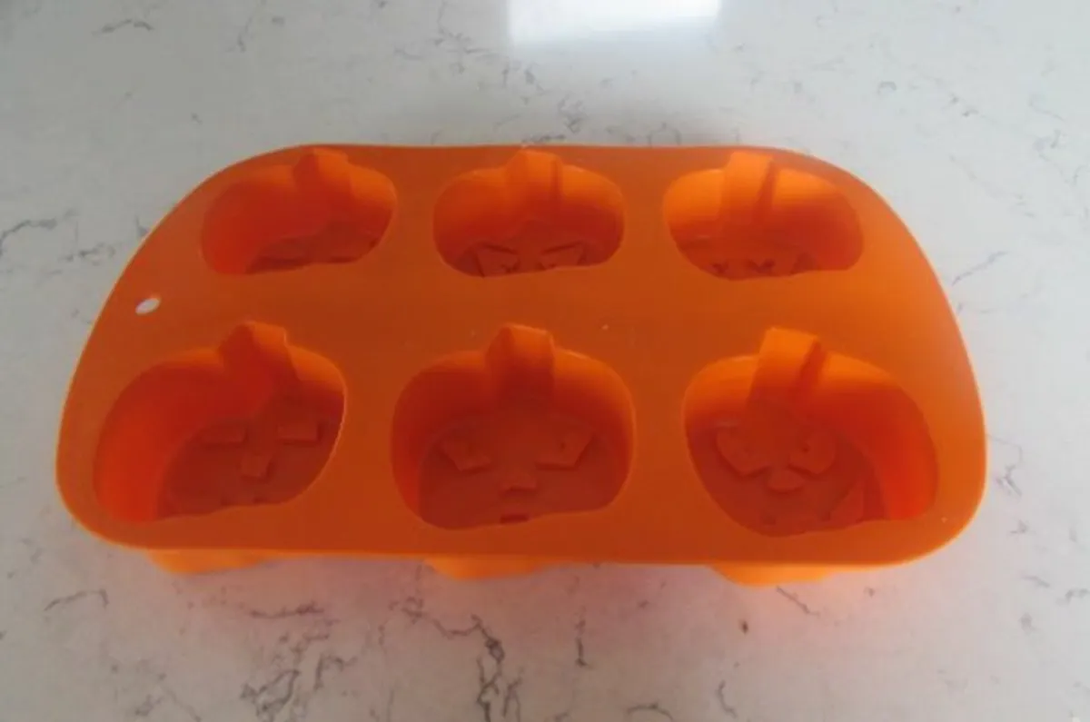 Silicone Pumpkin Cupcake Mould for Sale - Image 2