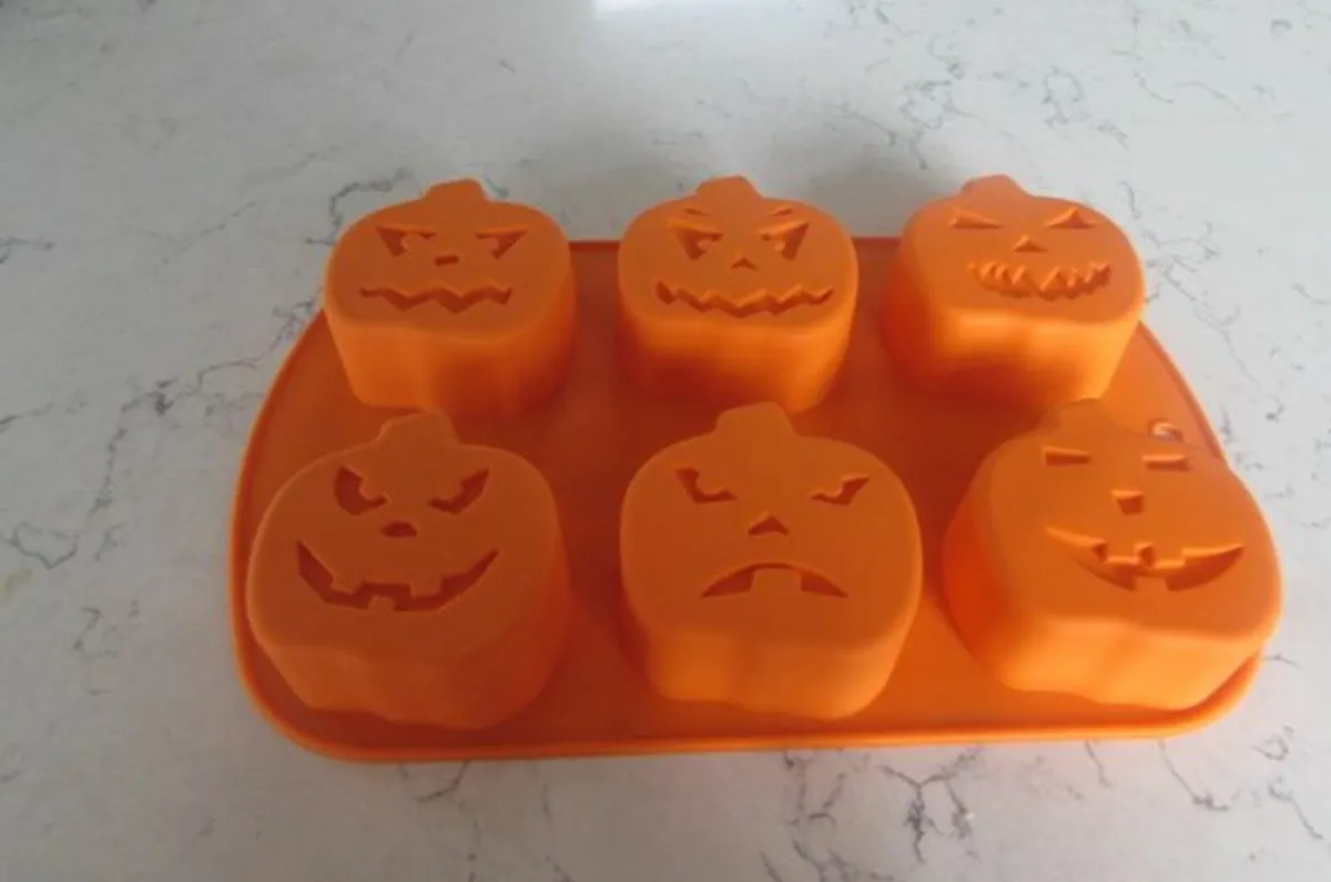 Silicone Pumpkin Cupcake Mould for Sale - Image 3