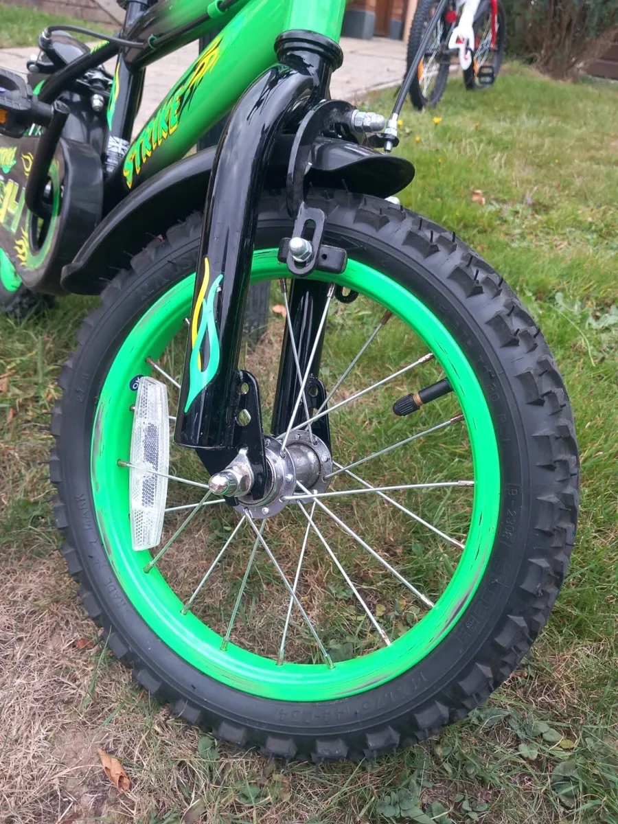 14 inch Strike Bike in Green and Black - Image 2