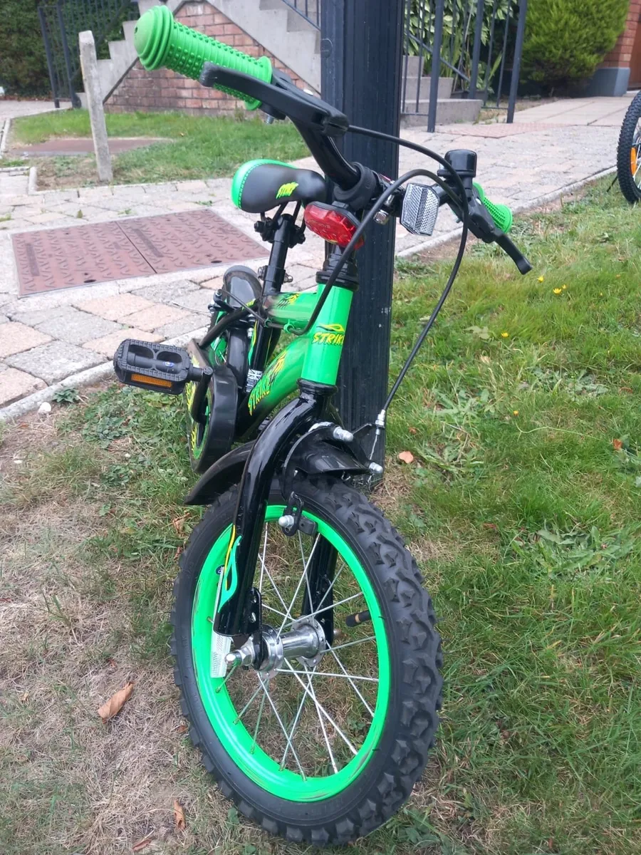 14 inch Strike Bike in Green and Black - Image 4