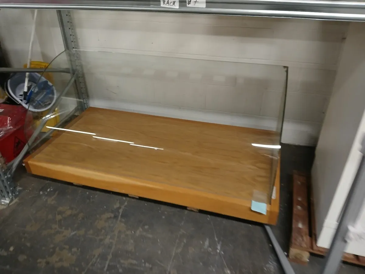 Display case ......x large shop delivered - Image 2