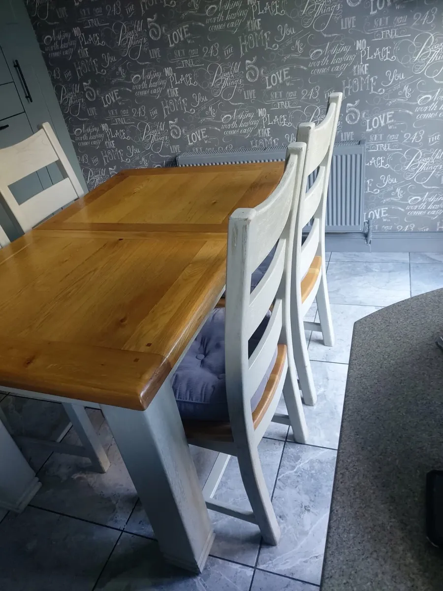 Kitchen table and chairs - Image 2