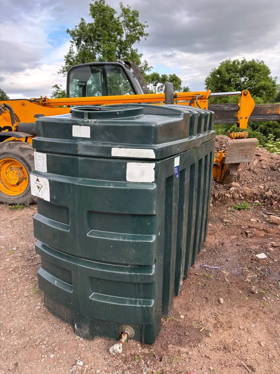 Oil tank - Image 1
