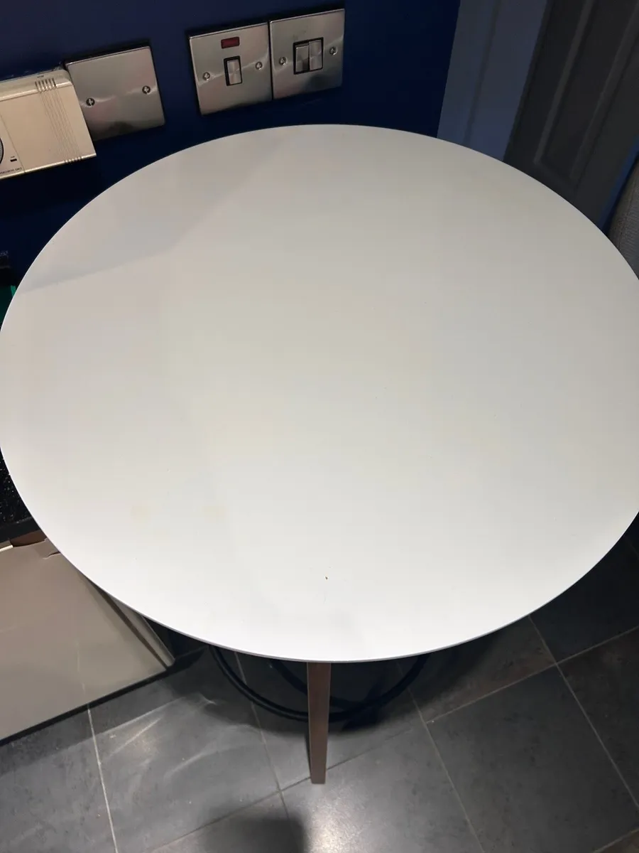 Kitchen Bar table, round - Image 3