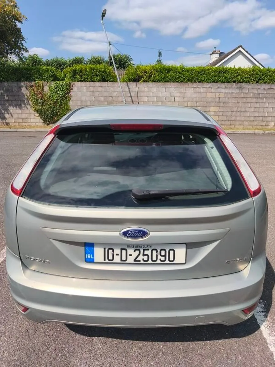 2010 Ford Focus - Image 2