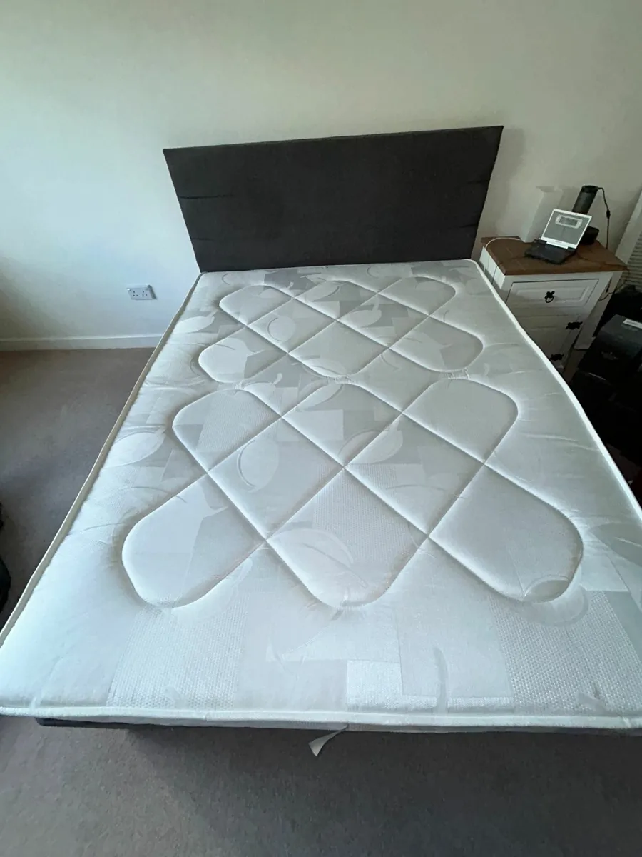 King size mattress in very good condition - Image 4