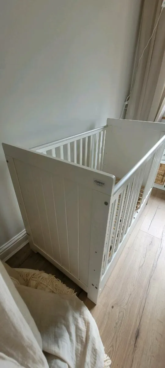White baby cot with drawer and mattress - Image 1