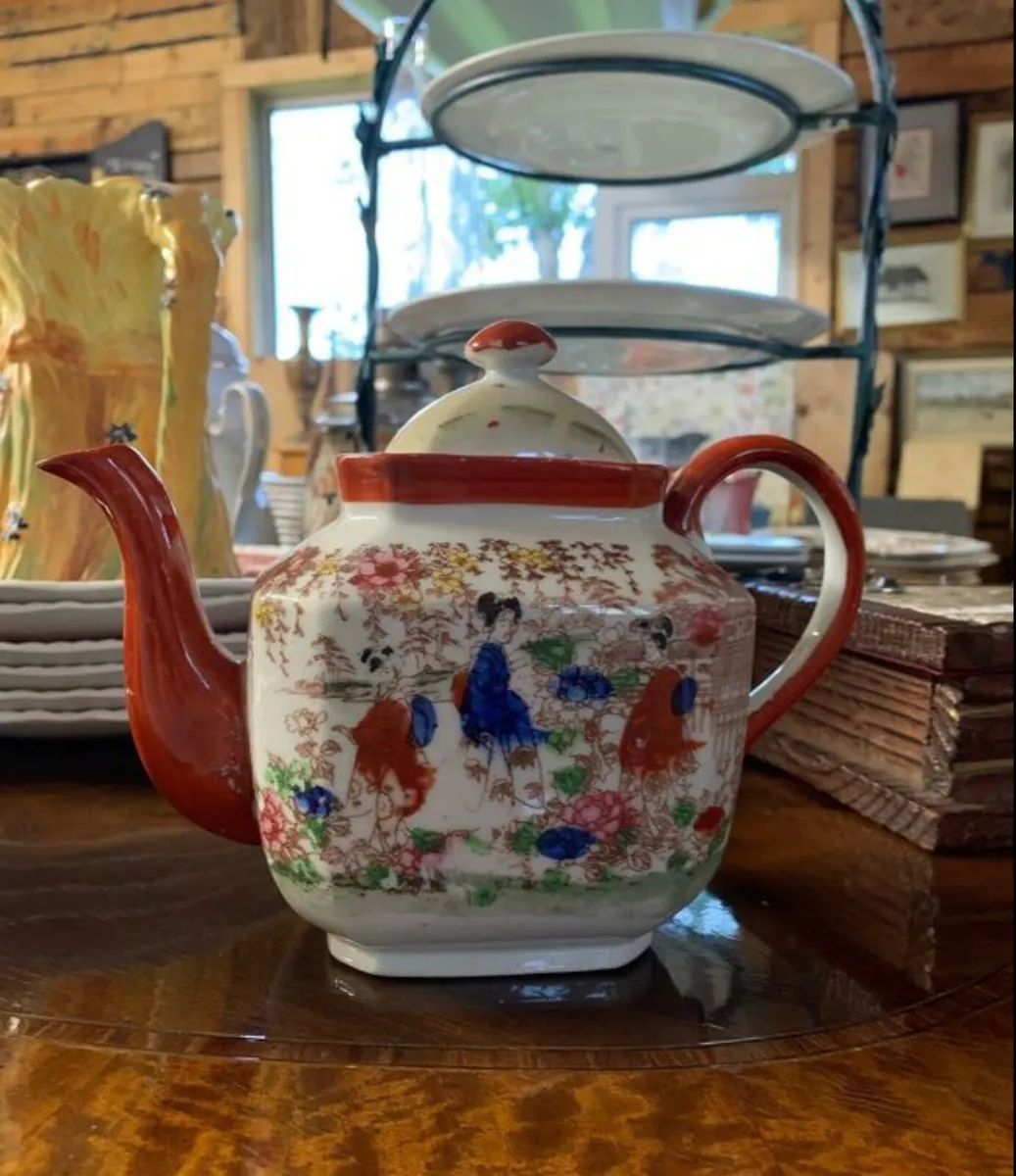 Vintage tea pots & coffee pot - Image 1