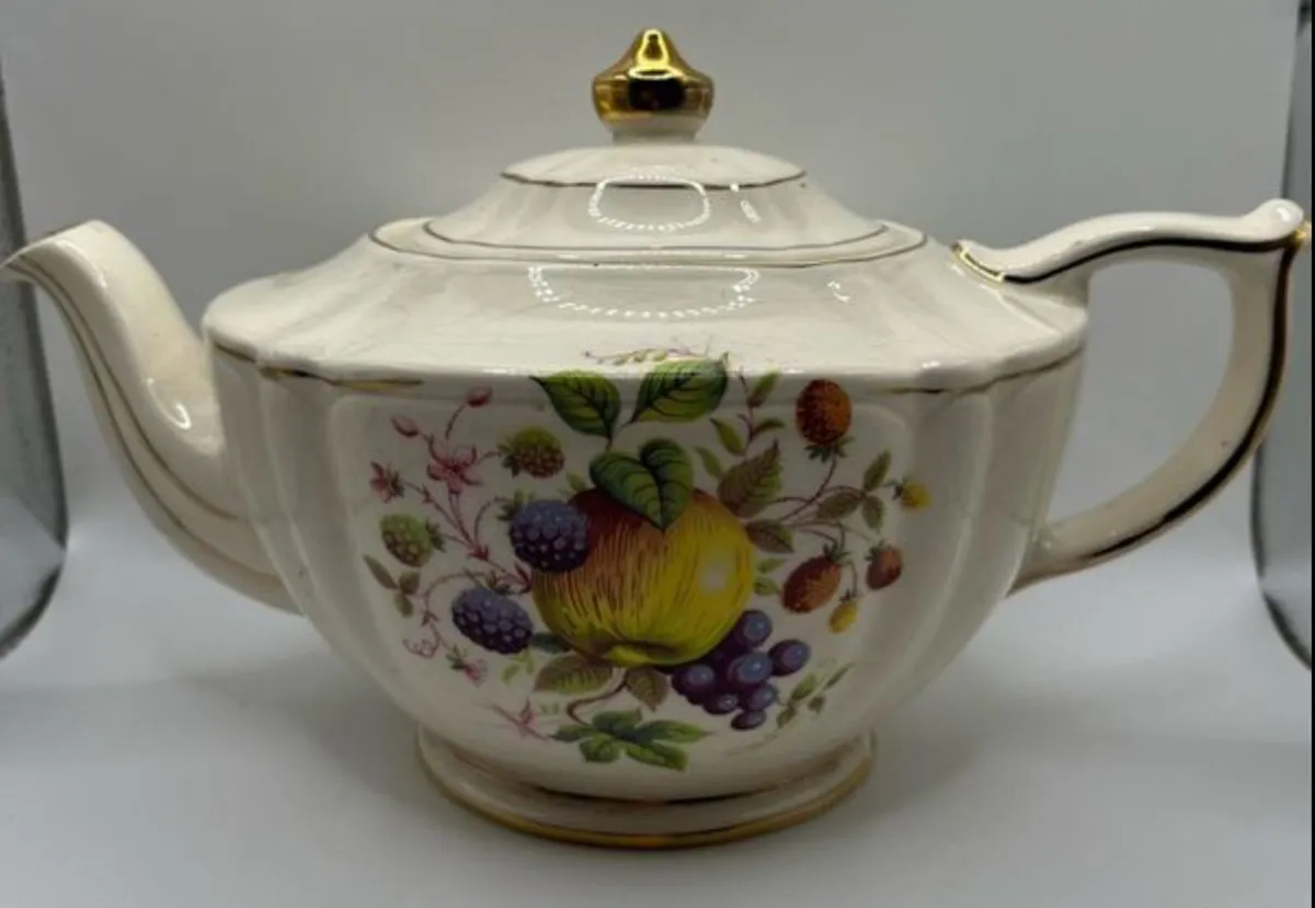 Vintage tea pots & coffee pot - Image 2