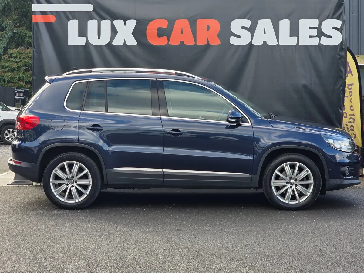 2015 Volkswagen Tiguan 2.0 TDI MATCH / LOW MILEAGE - Image 2