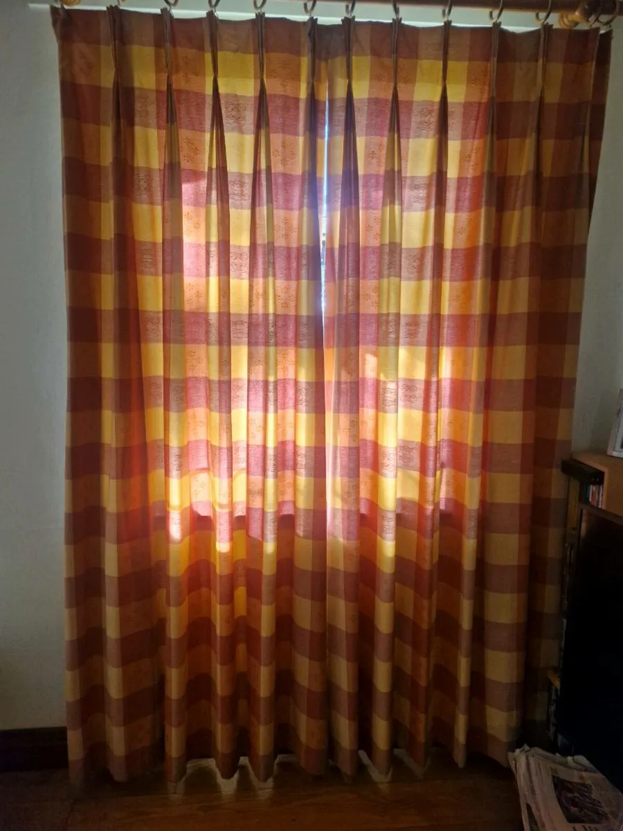 Curtains - Image 3