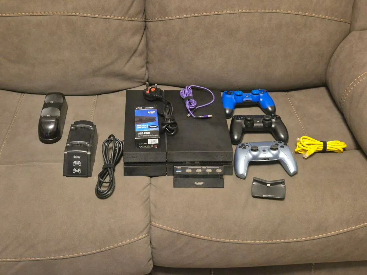 Playstation 4 1TB  CUH-1216B - Image 1