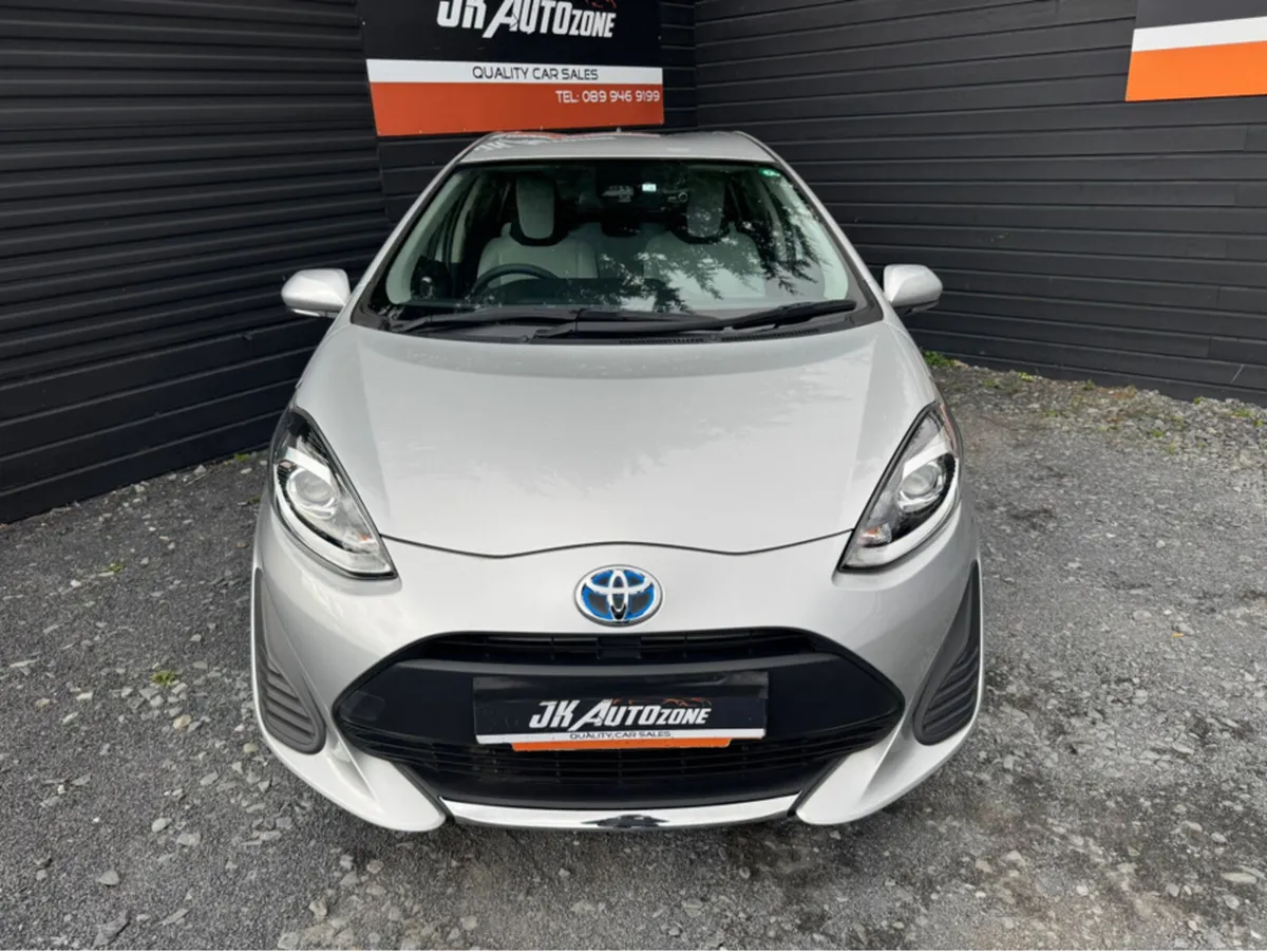 Toyota Aqua 1.5 HYBRID AUTO - Image 2