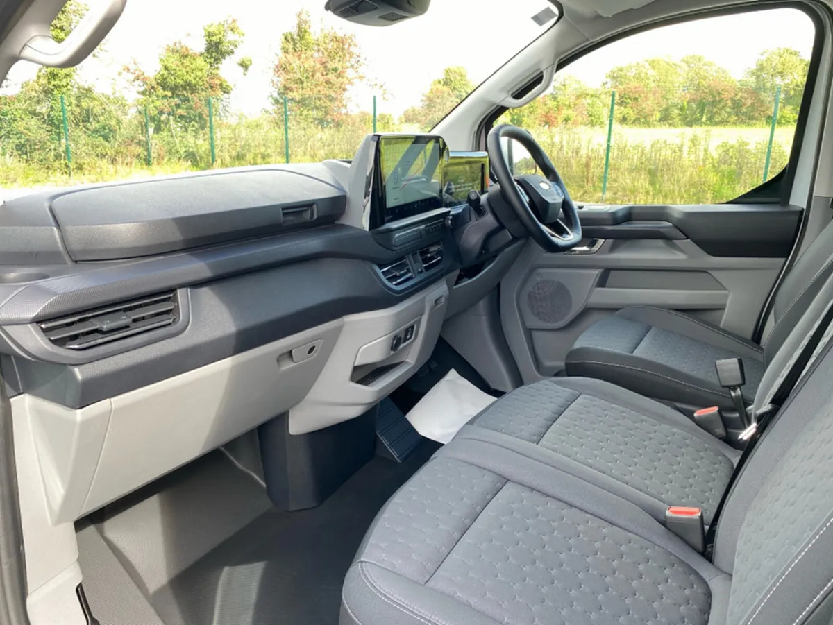 Ford Transit Custom Limited 2.5 PHEV  FWD - Image 4