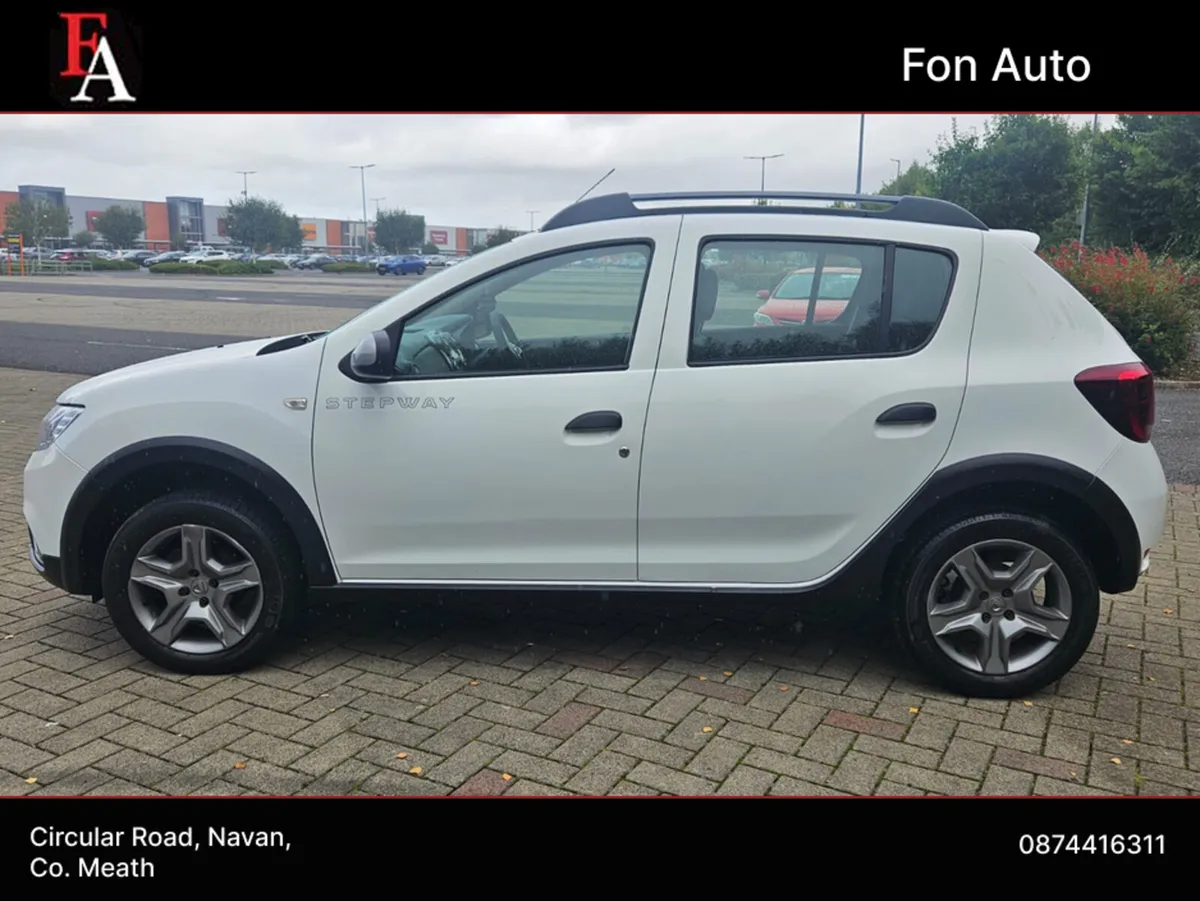 Dacia Sandero Stepway 1.0 PETROL ESSENTIAL  MODEL* - Image 4