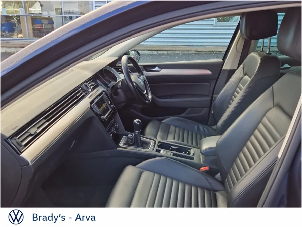 Volkswagen Passat HIGHLINE 1.6 TDI 120BHP M6F 4DR - Image 4
