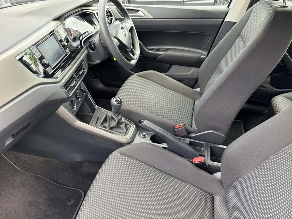 Volkswagen Polo TRENDLINE 1.0 MANUAL LOW MILEAGE - Image 3
