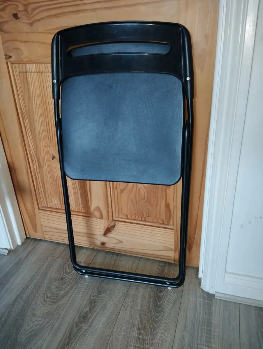 Fold up chair - Image 1