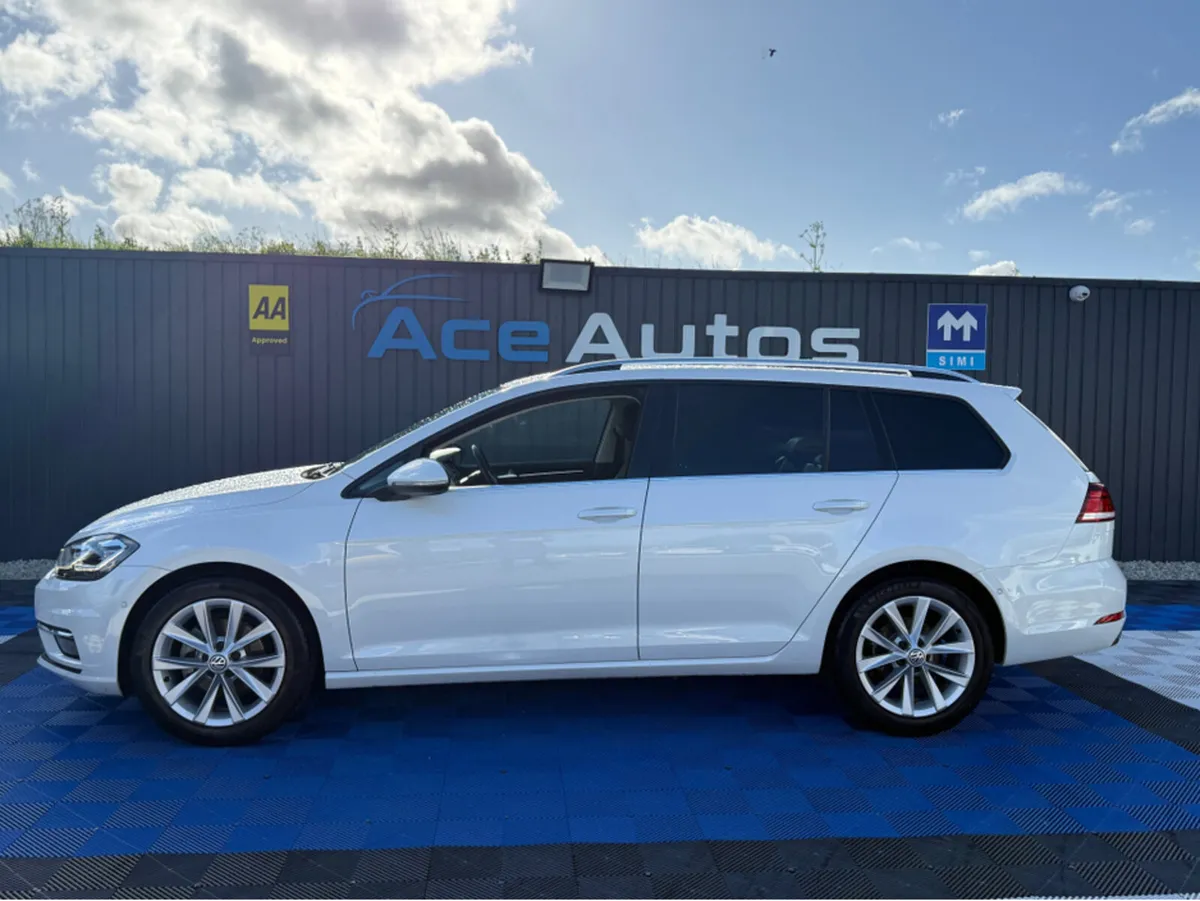 Volkswagen Golf HIGHLINE PRO - 2.0L DIESEL - AUTO - Image 4