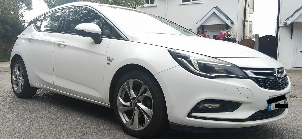 Opel Astra 2017 - Image 2