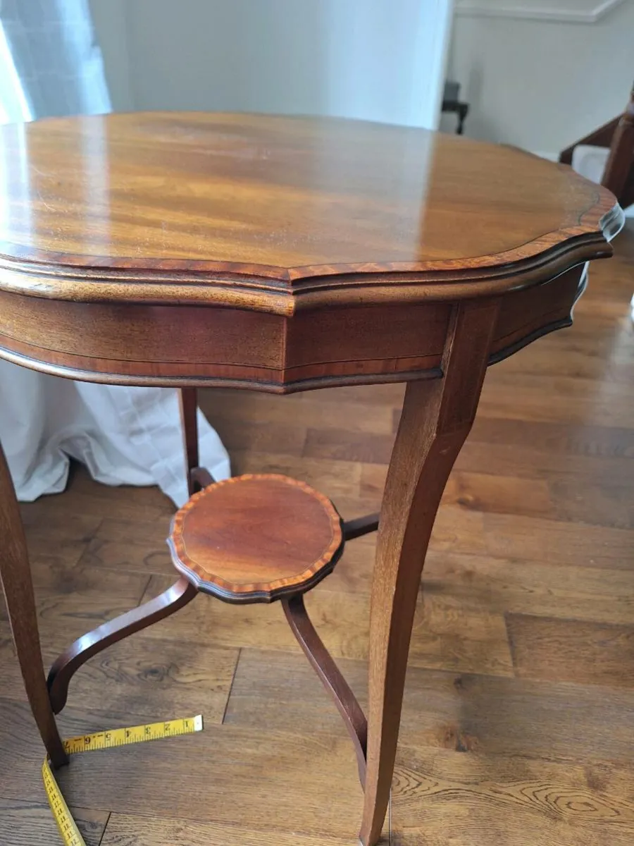 Occasional table with inlaid detail and 2nd tier - Image 2