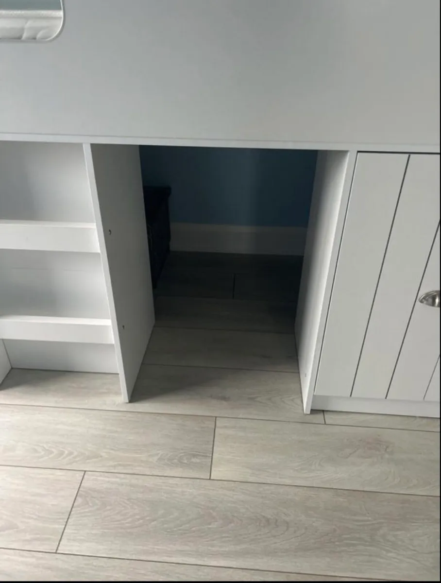 Single Bed - Image 3