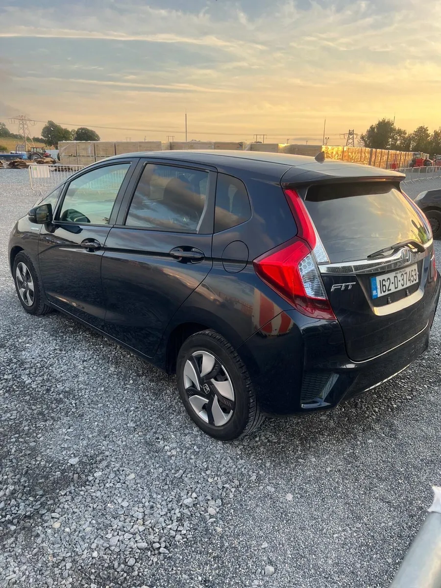 2016 Honda Fit Hybrid - Image 4