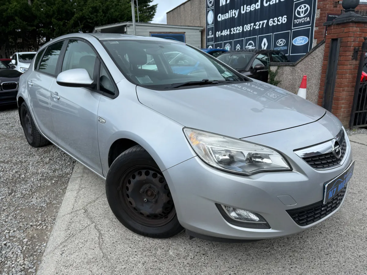 2011 Opel Astra  1.7 CDTI S - Image 1