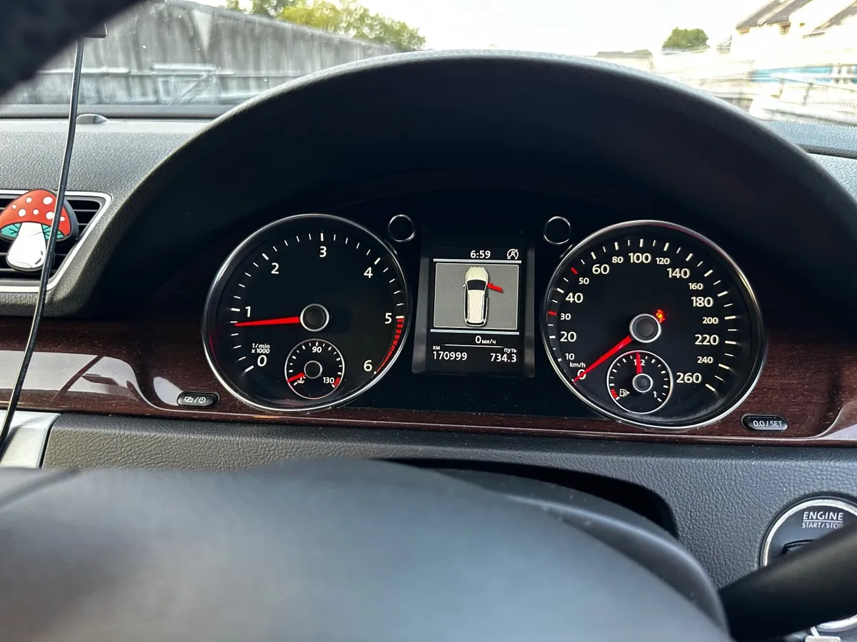 Volkswagen Passat 2014 - Image 2