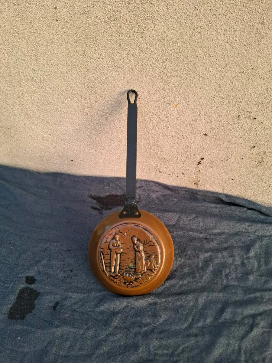 Copper decorative pan postage possible - Image 1