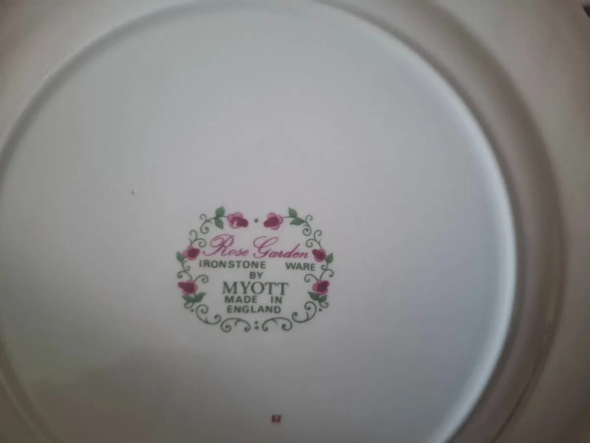 26 piece China Set - Image 3