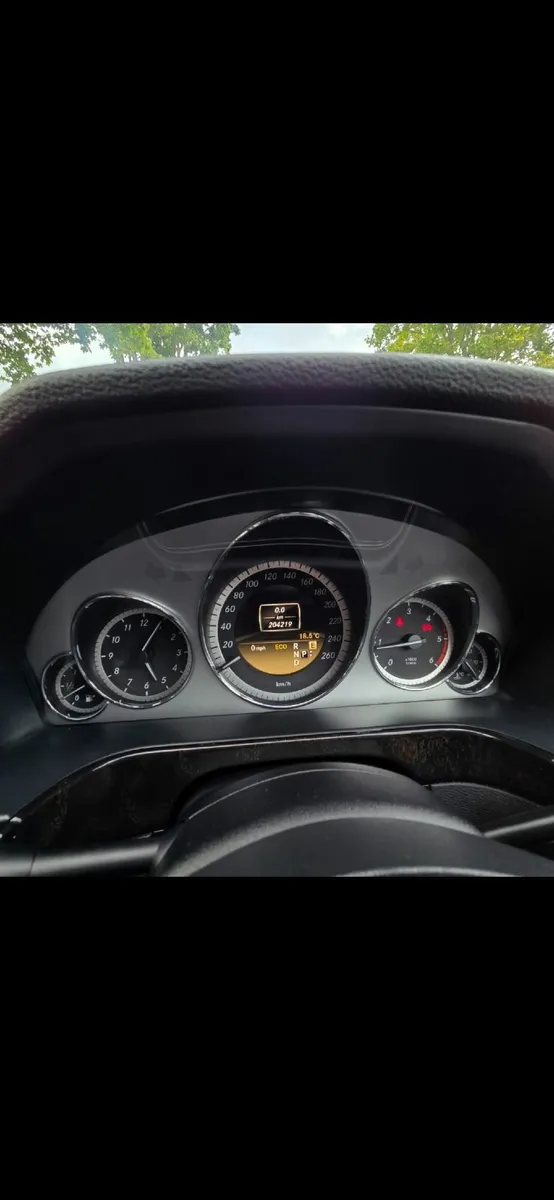 Mercedes-Benz E-Class 2012 - Image 3