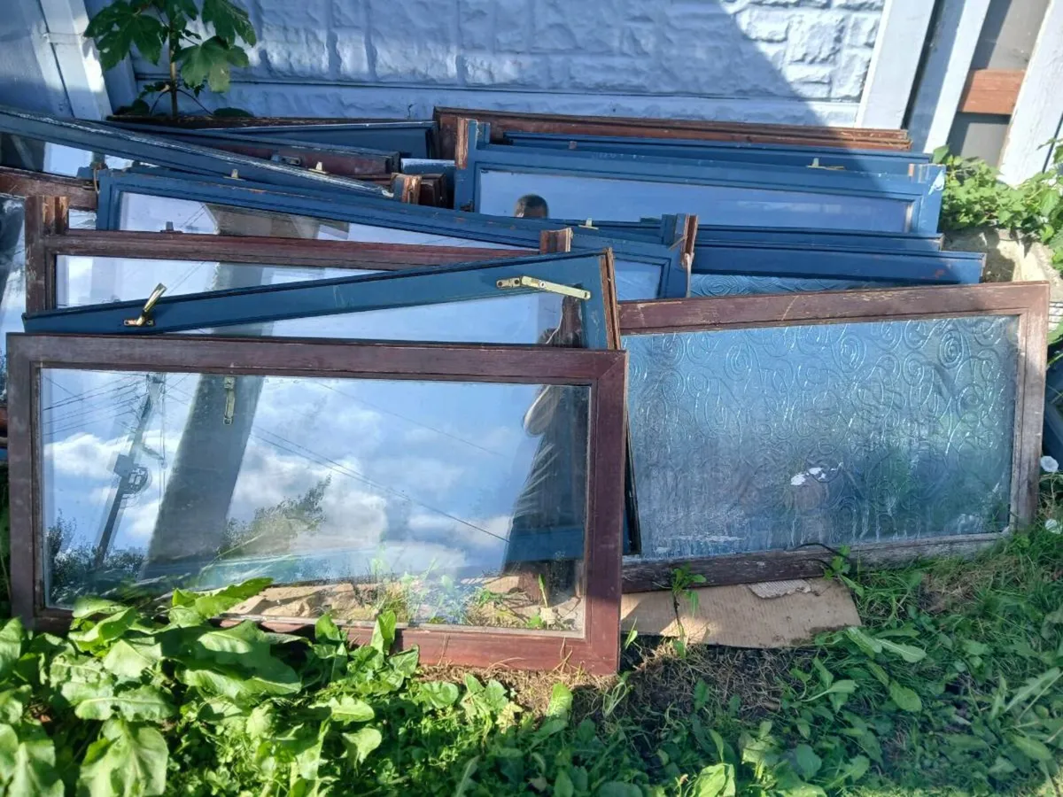 15 used windows - Image 1