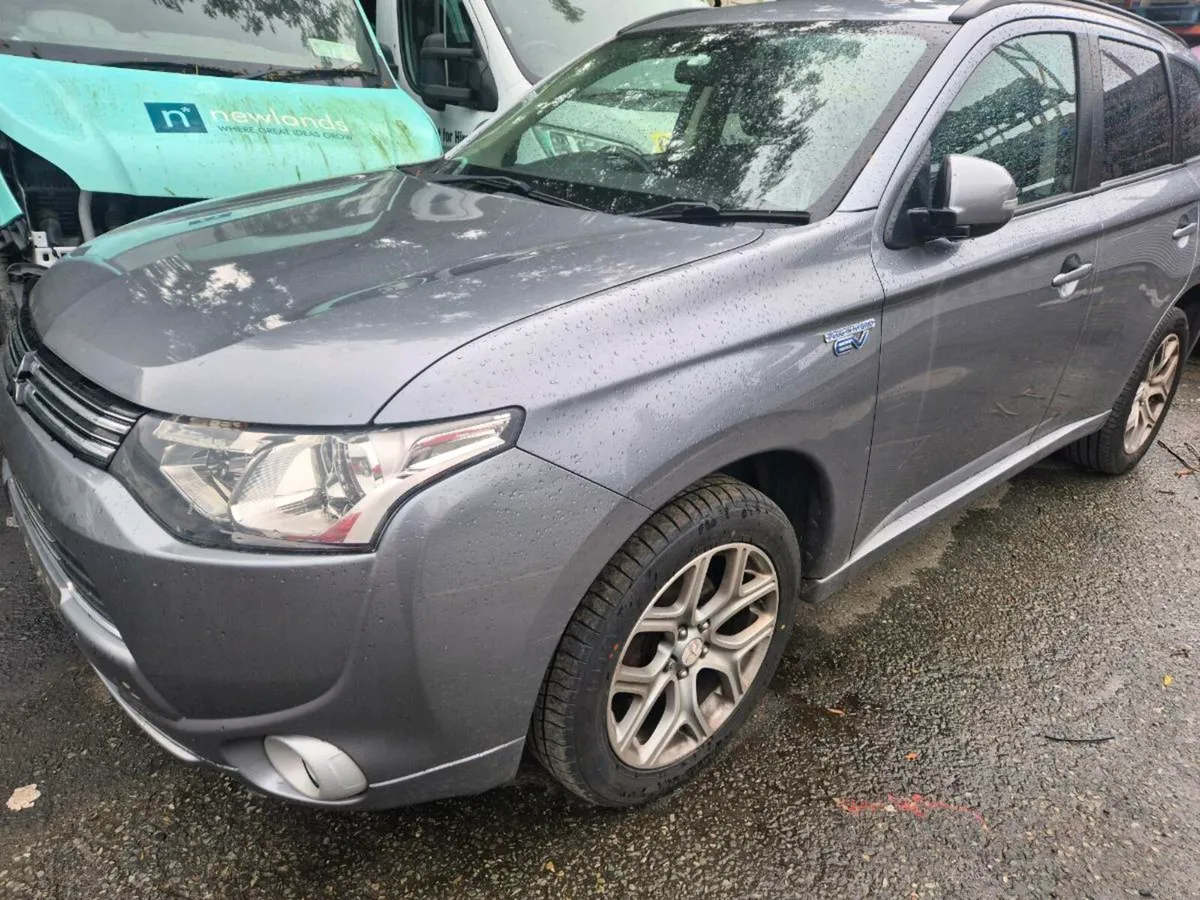 Mitsubishi outlander phev breaking - Image 2