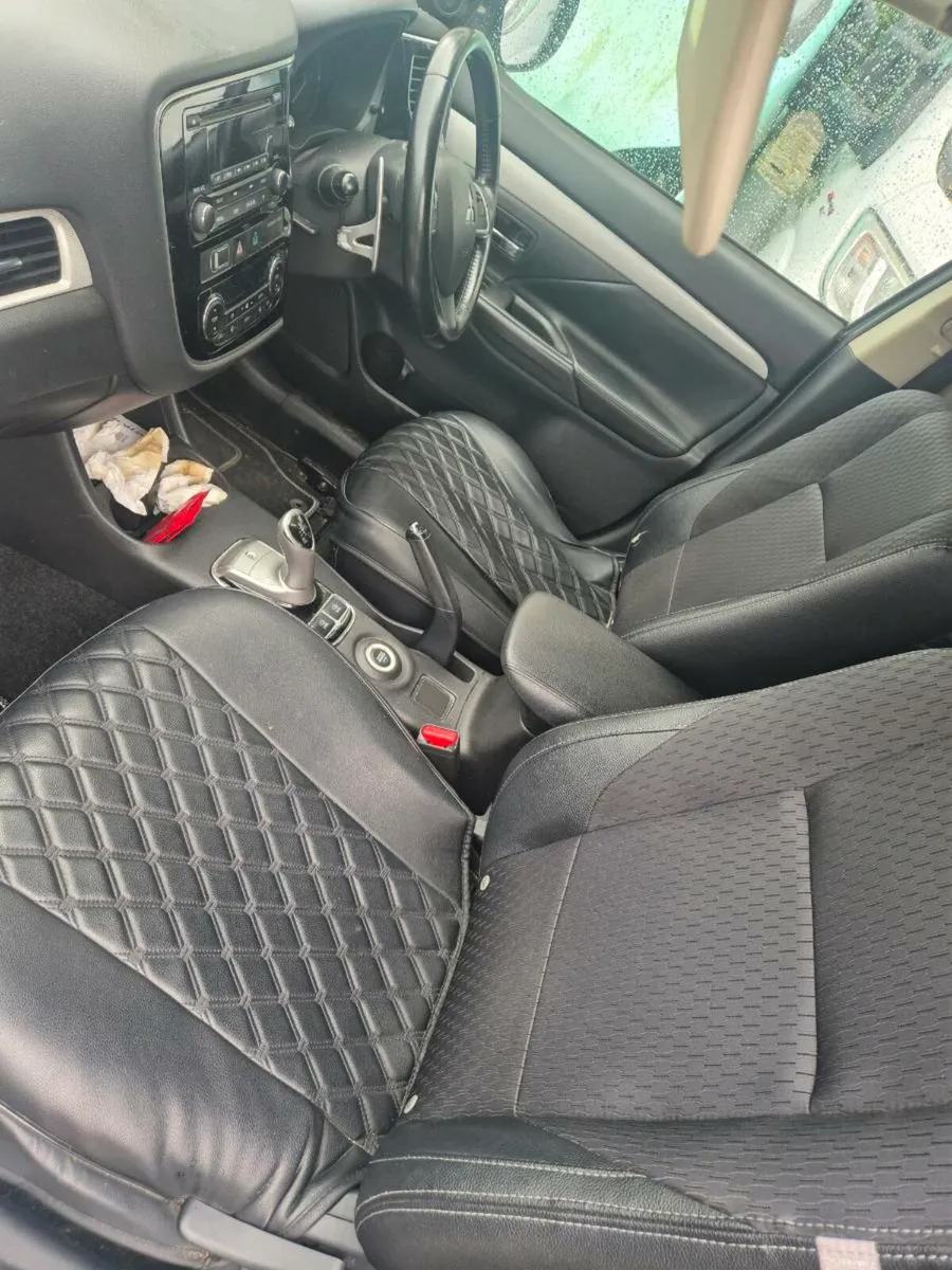 Mitsubishi outlander phev breaking - Image 3