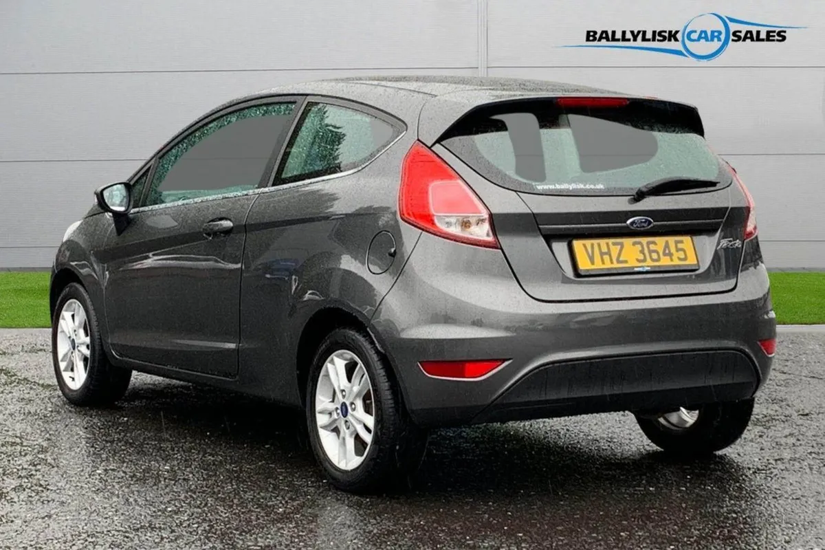 Ford Fiesta 1.25 82ps Zetec in Grey With 65K - Image 2