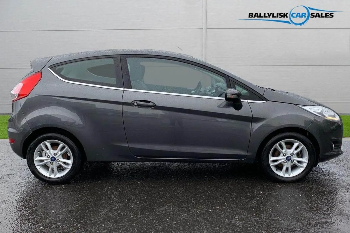 Ford Fiesta 1.25 82ps Zetec in Grey With 65K - Image 3