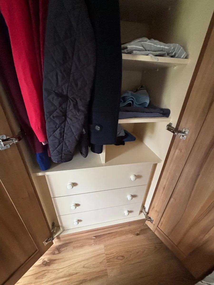 Bedroom Fitted Wardrobes - Image 4