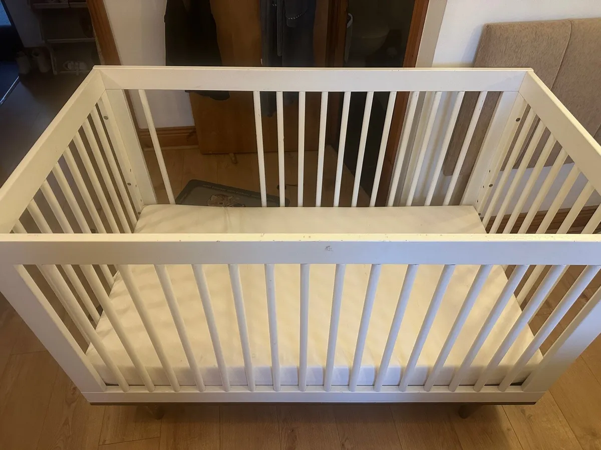 Baby cot - Image 1