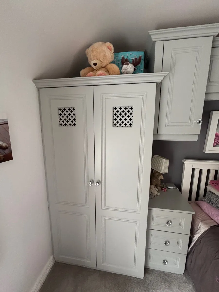 Bedroom Fitted Wardrobes - Image 3