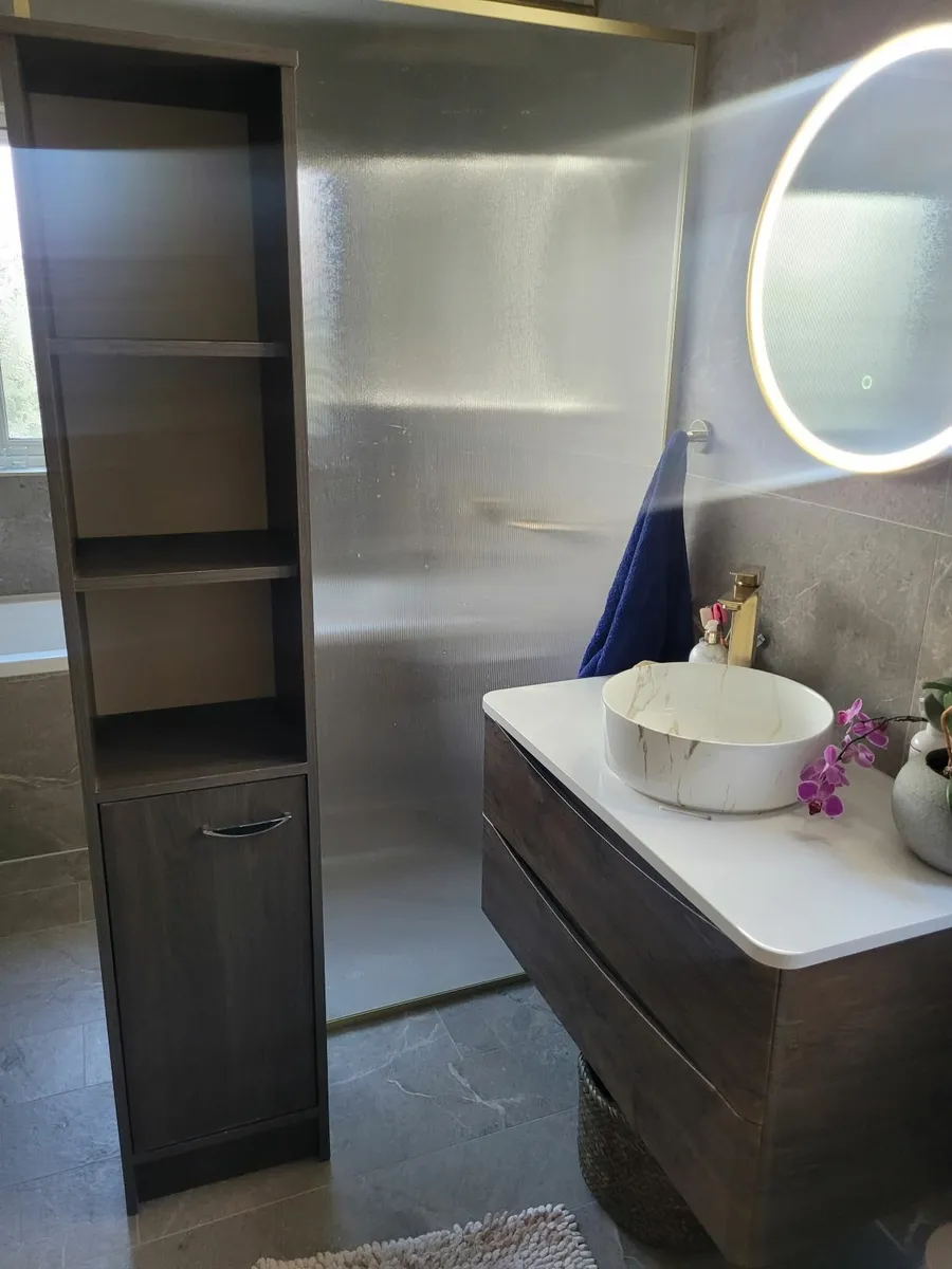 Bathroom cabinet - Image 1