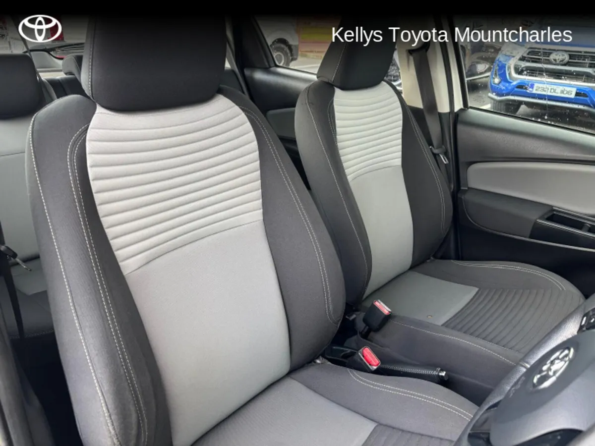 Toyota Yaris YARIS HYBRID 5DR LUNA - Image 3