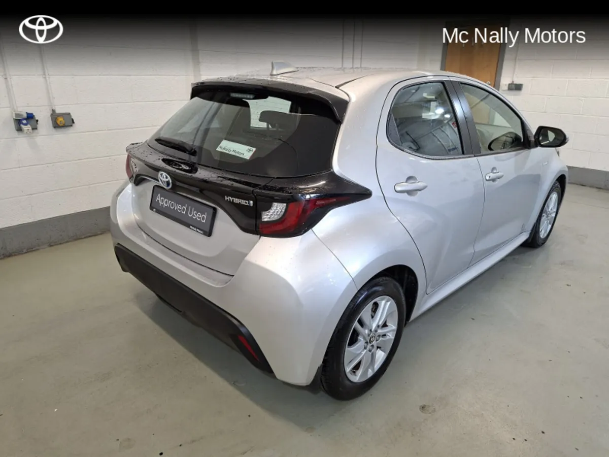 Toyota Yaris HYBRID LUNA - Image 4