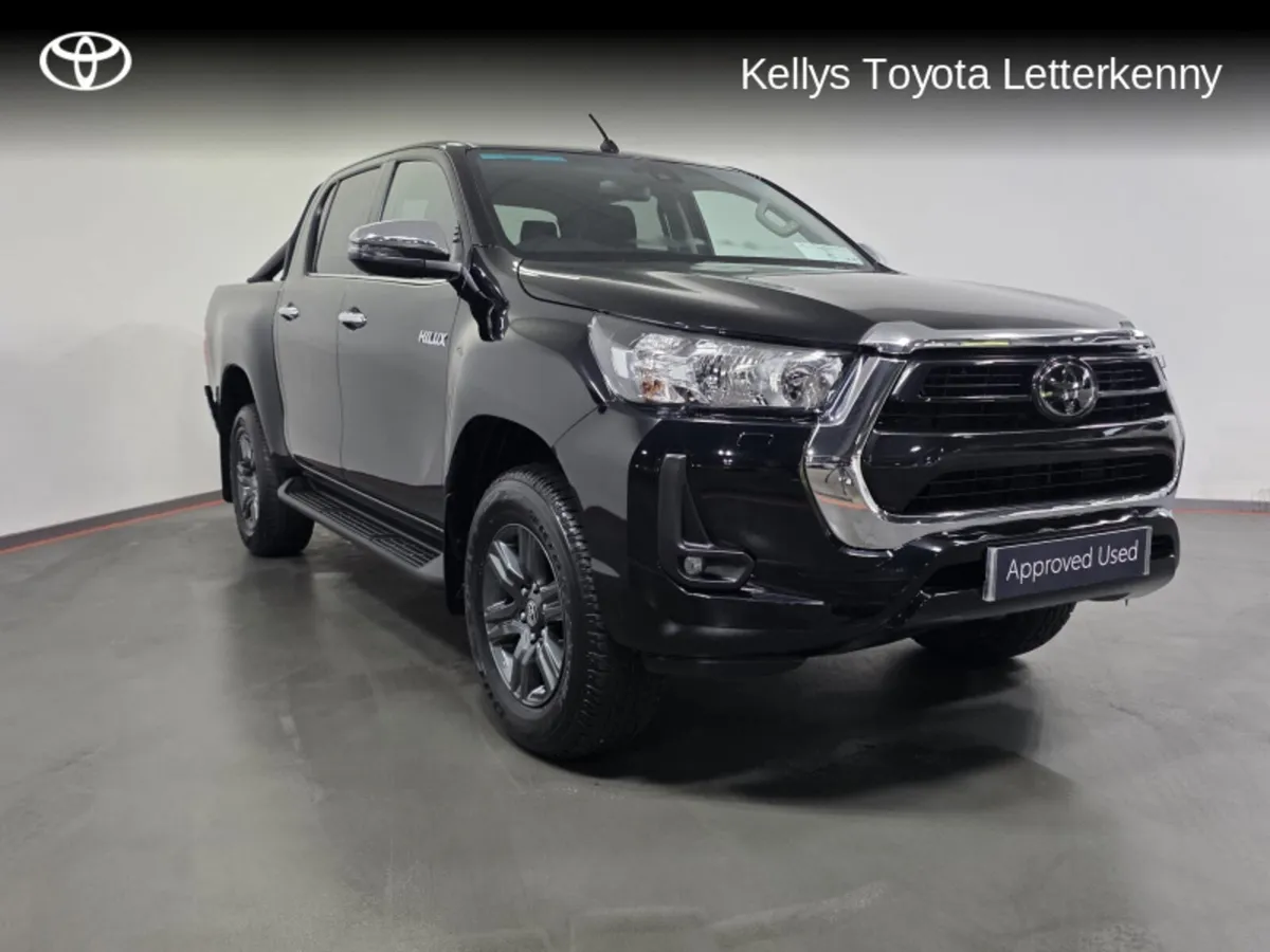 Toyota Hilux 2.8 D/CAB SR5 AUTO 2DR A 4DR - Image 1