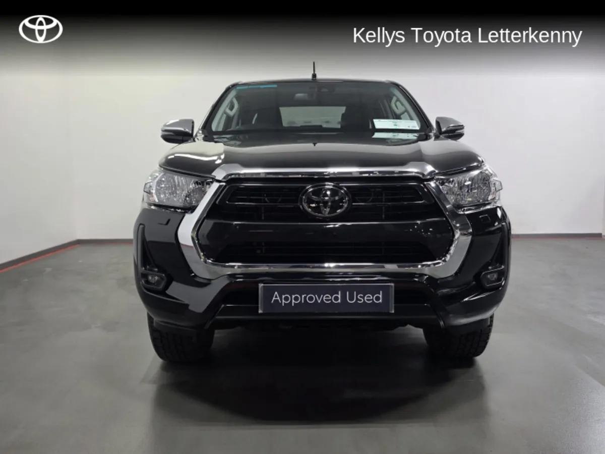 Toyota Hilux 2.8 D/CAB SR5 AUTO 2DR A 4DR - Image 4