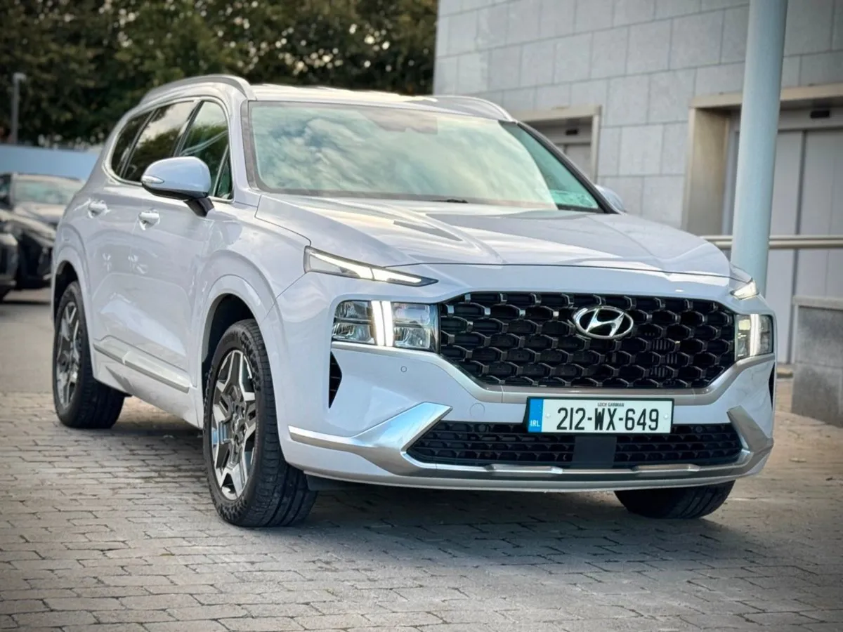 Hyundai Santa Fe 1.6 Phev 4WD Executive Plus Auto - Image 1